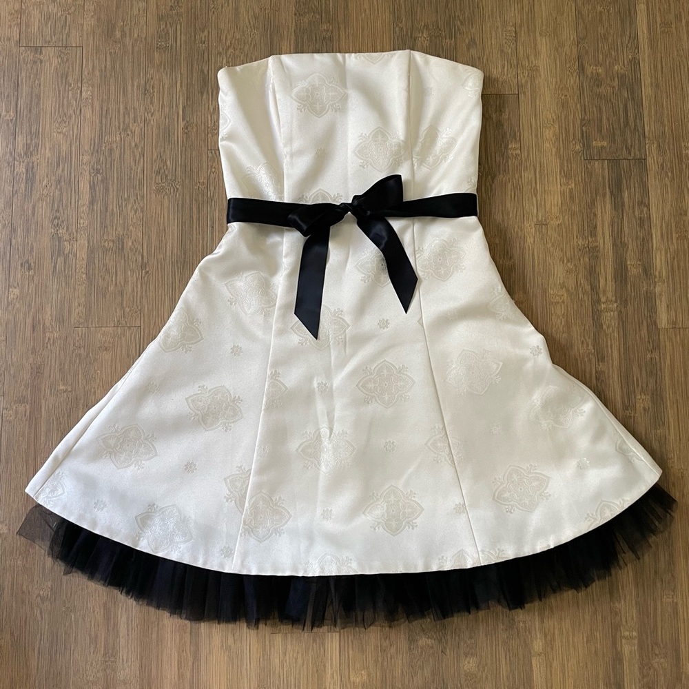 Strapless occasion dress